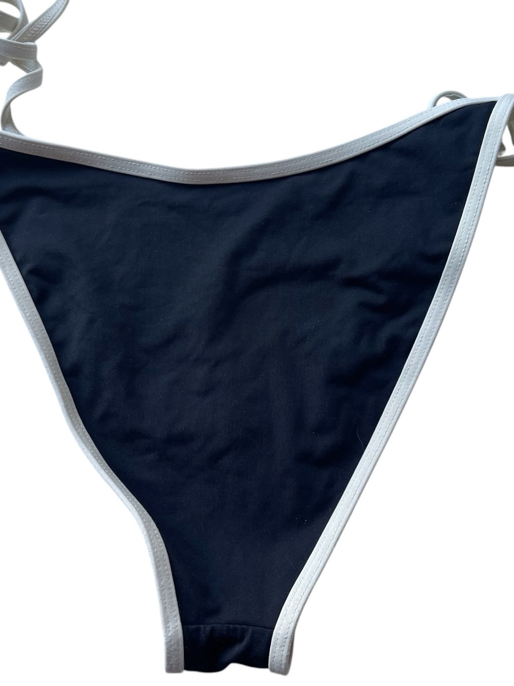 String Bikini - Picture 5 of 7